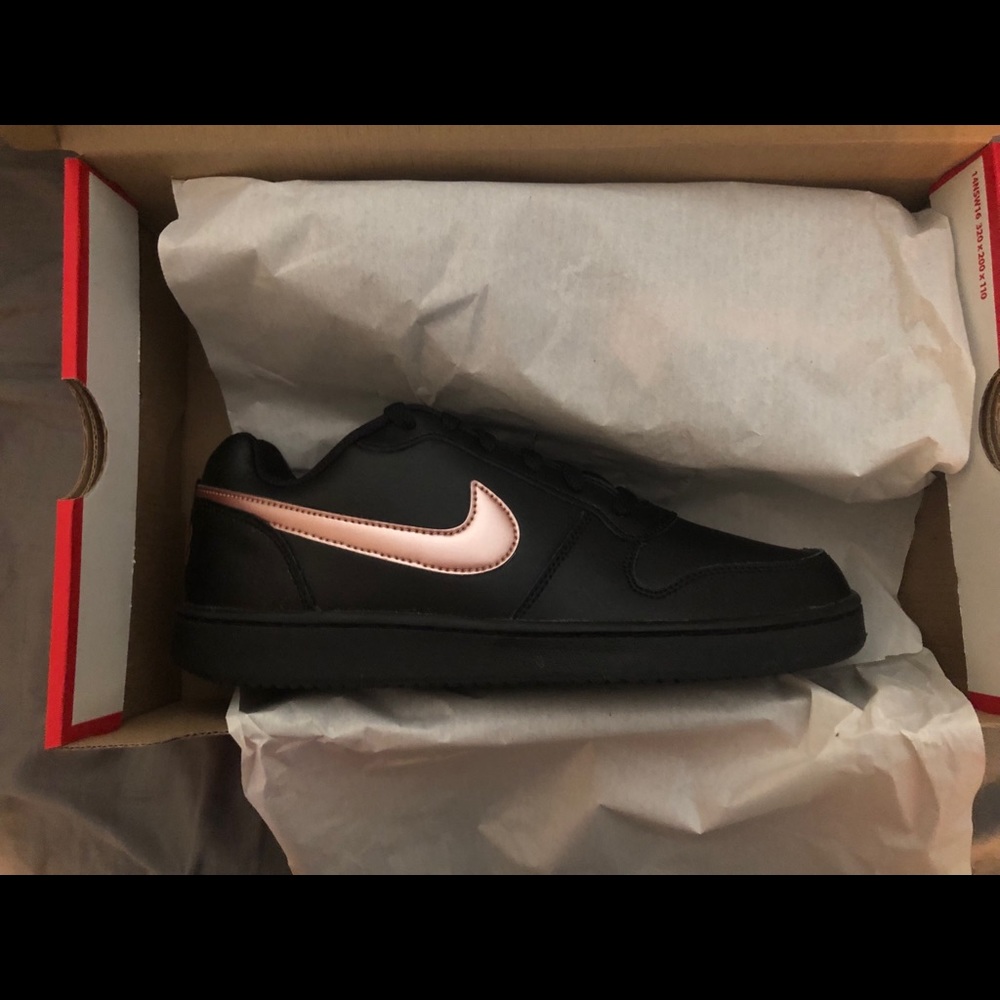 Women’s Nike ebernon low